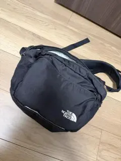 THE NORTH FACE ブラックショルダーバッグ　スリングバック(ベビー)