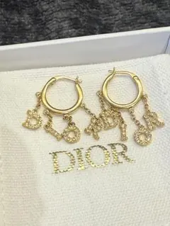 Dior チャーム付きフープピアス