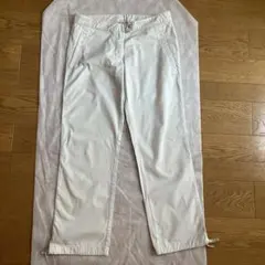 NIKEのベージュパンツ