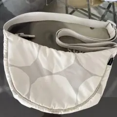 ユニクロ　マリメッコ　ラウンドミニショルダーバッグ　ホワイト