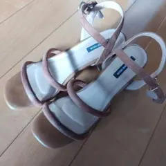 ベージュサンダルのサムネイル