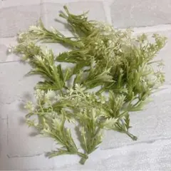 20個　造花 グリーン 小花 まとめ売り 白 ホワイト