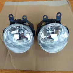 トヨタ純正 ZRR80G エスクァイア　左右フォグランプAssy　ハロゲンのサムネイル