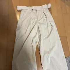 GU ベルテッドワイドパンツ ナチュラル　Mサイズ
