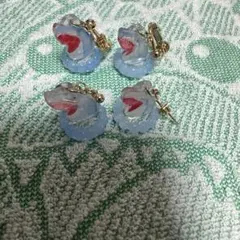 ジョーズのイヤリングとピアス