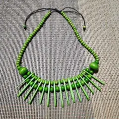 木製 緑色 ビーズネックレス 調整可能　外国製