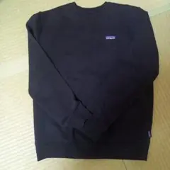 Patagonia ブラック クルーネック トレーナー