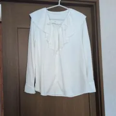 GＵ　フリルえりホワイト長袖シャツ