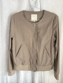ビーミング　ノーカラーブルゾンのサムネイル