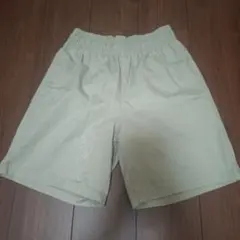 GU薄いベージュ ショートパンツ ジーユー