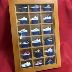 adidas ミニチュア スニーカー コレクション 木製ケース付きのサムネイル