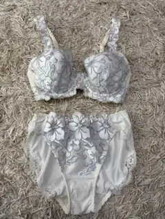VALISERE 花柄ブラジャーショーツセット