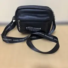 ブラックショルダーバッグ メッセージプリント