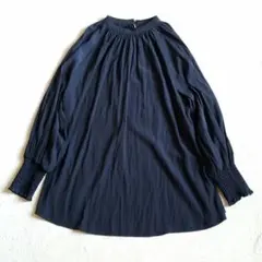 NANO universe　シャーリングスリーブギャザーブラウス　紺　とろみ