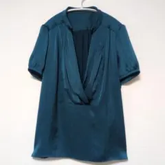 美品✨イネドサテン カシュクールブラウス シャツ とろみ 半袖 緑 光沢のサムネイル