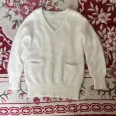 TOTALITE のアンゴラ混のホワイト Vネックセーター