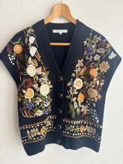 ◆ヴィンテージ古着◆花柄刺繍ニットベスト 黒　ニュートロ
