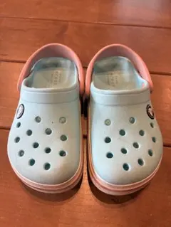 crocs クラシックサンダル 水色/ピンク　16.5cm