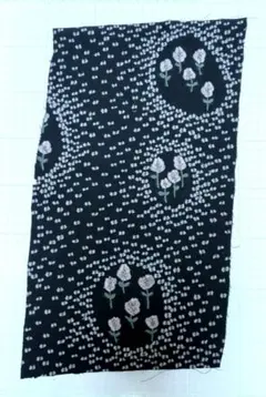 ミナペルホネン　ハギレ　バラード　ダークネイビー　お花のカタマリ３