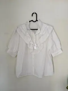 INGNI フリル付きホワイト半袖シャツ