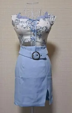 フラワー刺繍ミニワンピース