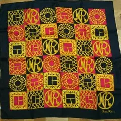 ♥ ニナリッチの華やかな大判シルクスカーフ