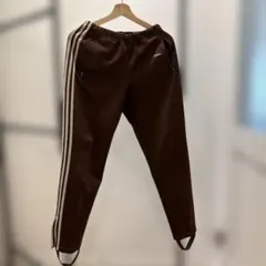 adidas トラックパンツ ブラウン ストラップ付きのサムネイル