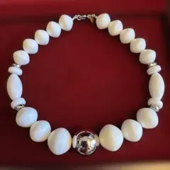 ホワイトビーズネックレス