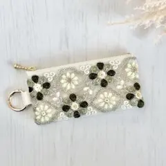 インド刺繍リボンのポーチ　カラビナ付き　キーケース