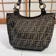 FENDI フェンディ ズッカ柄 チャーム付 ハンドバッグ トートバッグのサムネイル