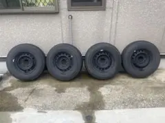 ハイエース純正タイヤホイールセットのサムネイル