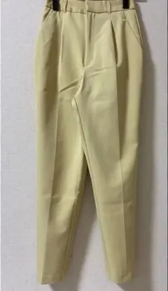イエロー センタープレス スラックス　GU　Sサイズ　きれいめパンツ　オフィス