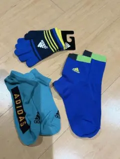 adidas ストライプデザイン 手袋　靴下2点セット