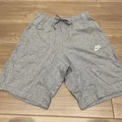【新品未使用】Nike グレー 膝丈ショートパンツ　メンズS