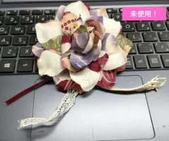 超美品 アンティークの着物地などを使用した、手作りの布花コサージュ　又は髪飾り