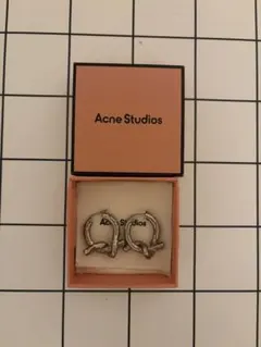 Acne Studios ハートフープピアス ゴールド - メルカリ