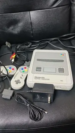 Nintendo スーパーファミコン 本体 コントローラー2個、周辺機器付き