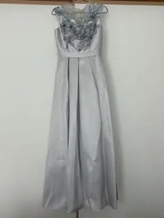 シルバー刺繍ロングドレス
