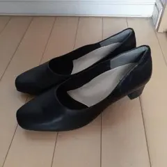 CLOSSHI ブラックパンプス 低ヒールのサムネイル