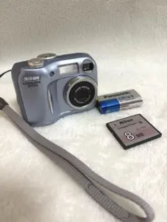 Nikon COOLPIX 2100 単3電池 オールドデジカメ ライトブルー系のサムネイル