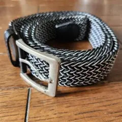 黒と白の編み込みベルト