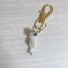 ぶら下がりねこのキーホルダー茶トラ - メルカリ
