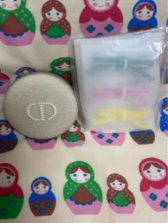 Dior ノベルティミラーとDiorノベルティヘアピンのサムネイル