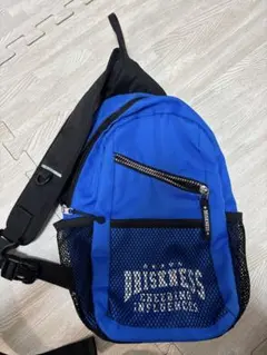 青いメッシュポケット付きショルダーバッグ