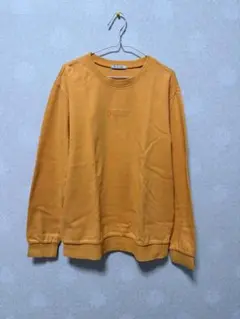 GUESS イエロー クルーネック トレーナー