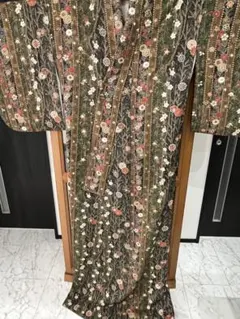 本日SALE❣️縦柄の深みどり、菊や桜のお着物。178㎝まで。
