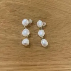 3連 パール ピアス ゴールドカラー