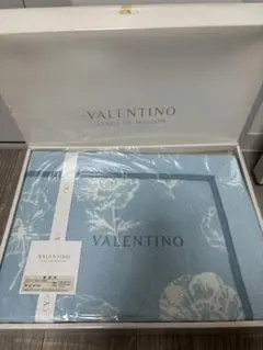 VALENTINO Vロゴ 総柄 大判 毛布 ブランケット - メルカリ