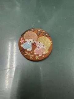 サンリオ　刺繍缶バッチ　キキララ