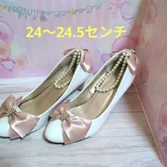 白　くすみピンクサテンリボン付き　パールストラップ　ラウンド　パンプス